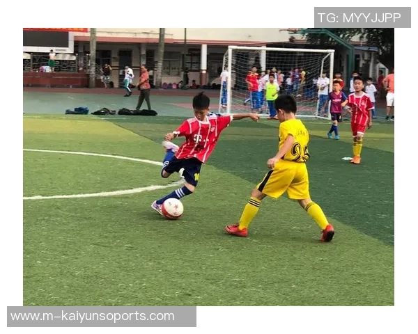 掌握踢足球的正确脚法技巧提升你的球技与比赛表现 掌握踢足球的正确脚法技巧提升你的球技与比赛表现