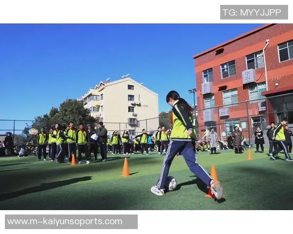 提升小学足球管理水平的策略与实践探索