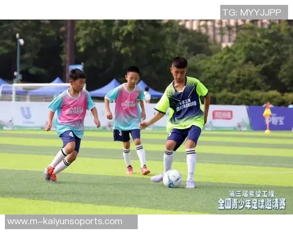 新疆校园足球助力青少年成长与全面发展新模式探索